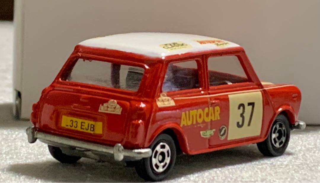 トミカ ミニクーパー トラフィック AUTOCAR ゼッケン37