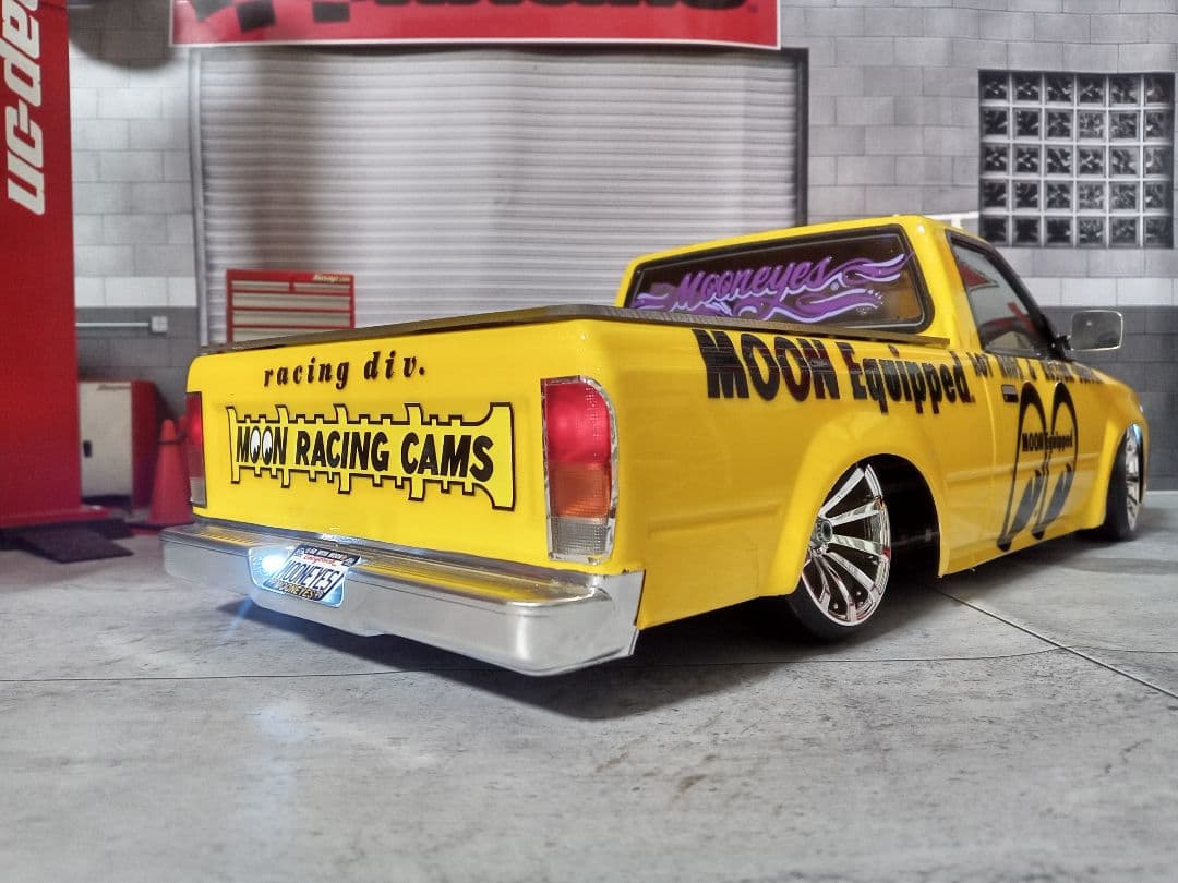 ストリートジャム製 トヨタ ハイラックス80 トラッキン ムーンアイズ仕様♪