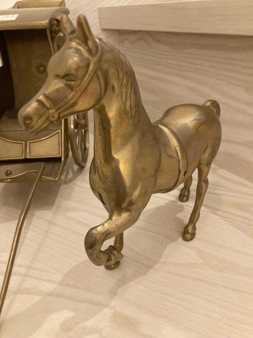 ヴィンテージ真鍮の置物、馬車を引く馬、真鍮の装飾、真鍮製