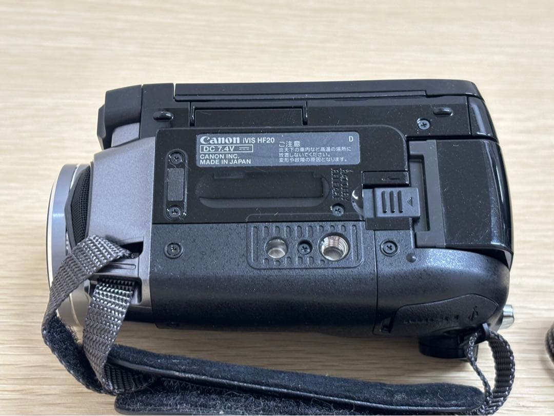 【Canon キャノン iVIS HF20 ビデオカメラ フルHD 15倍】