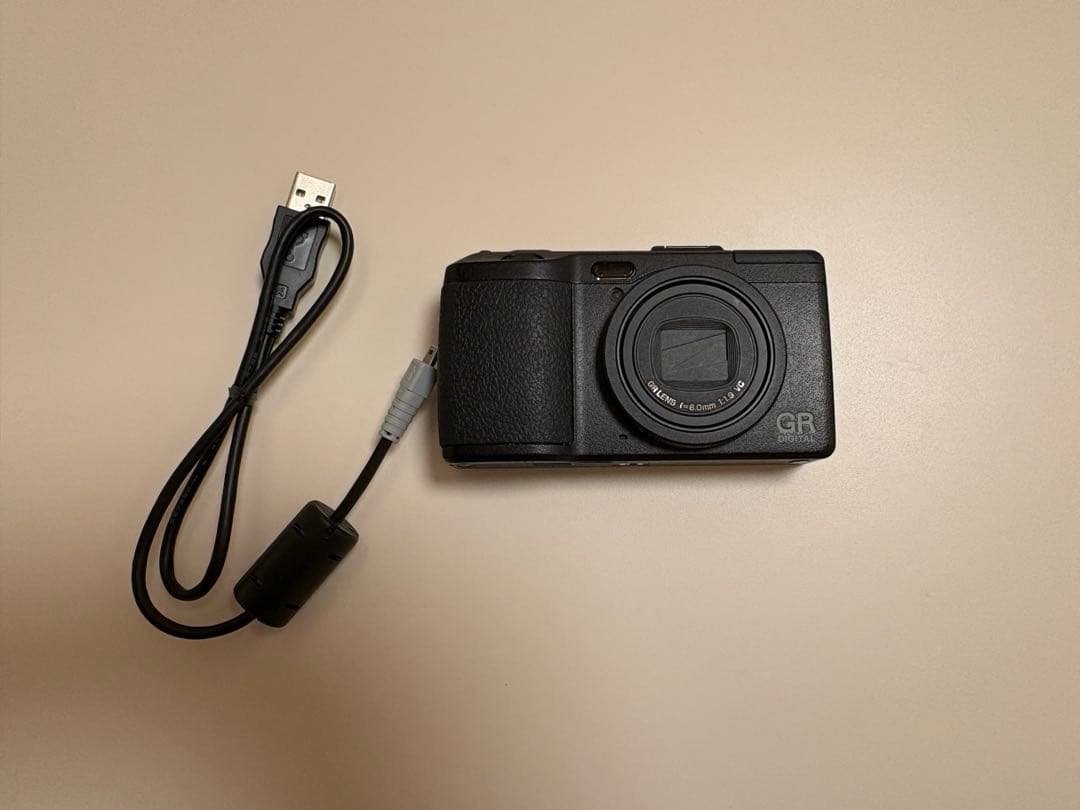 ショット数2884回 美品 RICOH GR DIGITAL IV 充電器付き
