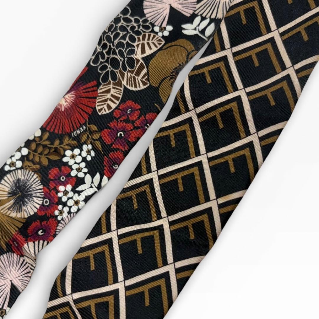 FENDI　フェンディ　ズッカ柄　FFロゴ　ラッピー　赤色　マルチカラー