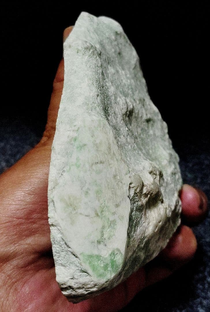 ★翡翠原石★糸魚川硬玉【横川・カット〜磨き❶1.1kg】