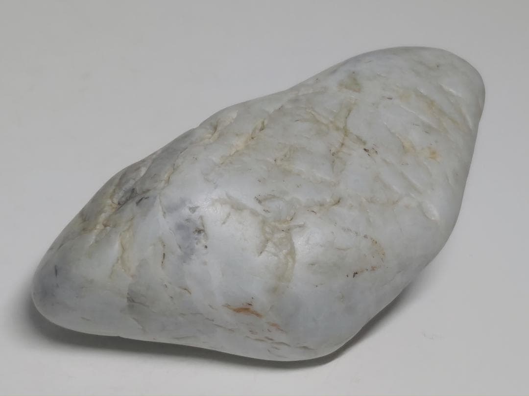 糸魚川106 翡翠 330g ヒスイ 原石 鑑賞石 自然石 誕生石 鉱物 鉱石