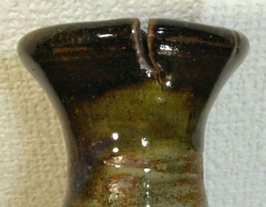 人間国宝 金城次郎 魚紋花瓶 栞 共箱 壷屋焼 やちむん 魚6匹彫文 蓮弁彫文