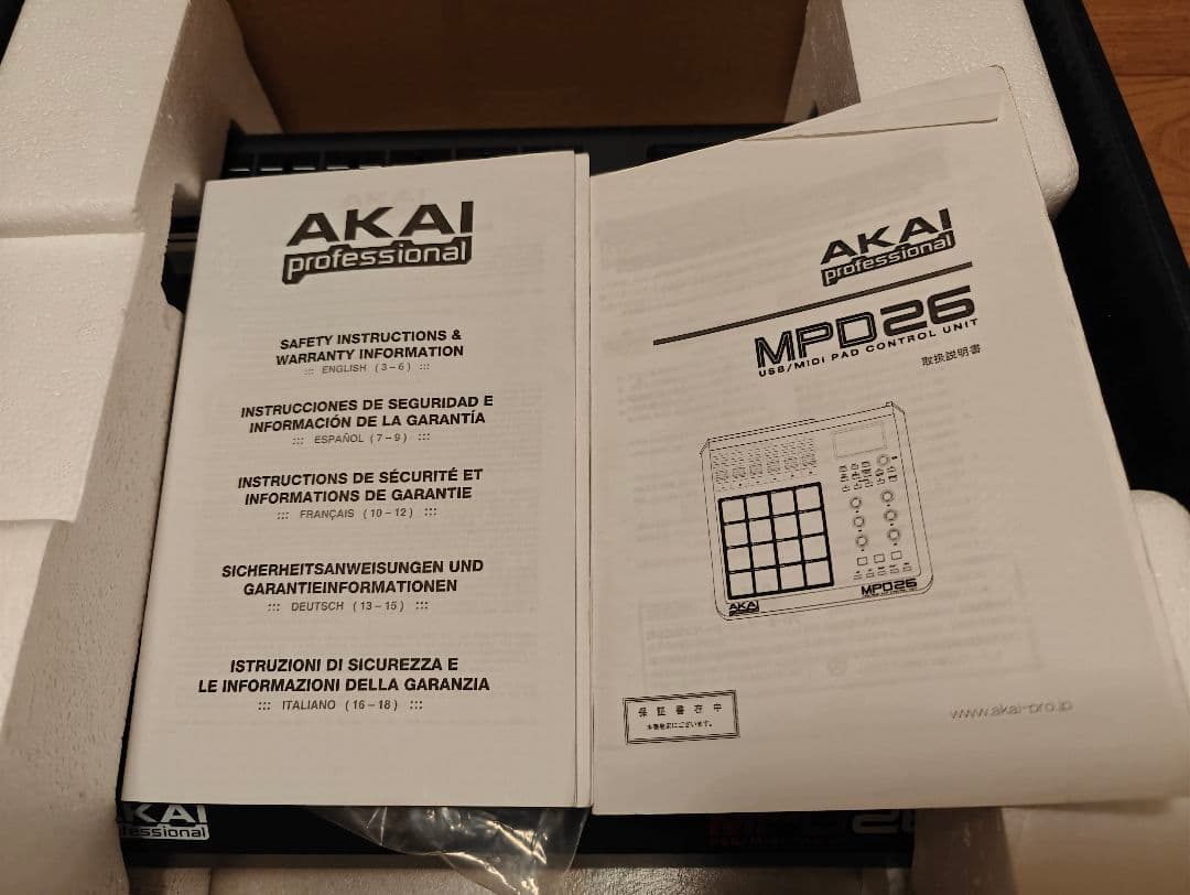 AKAI MPD26 MIDIパッドコントローラー