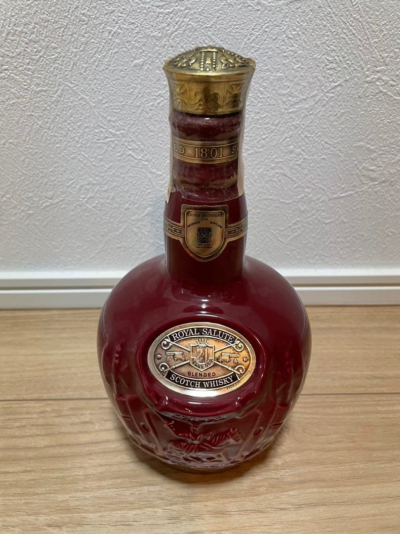古酒2本　ロイヤルサルート21年 赤 シーバスリーガル12年　未開封