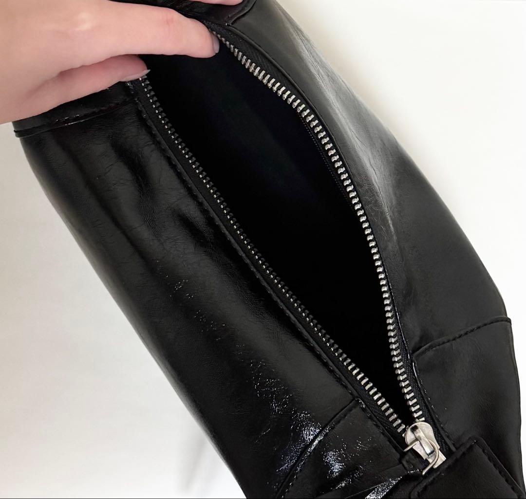 チャールズアンドキース ザイリア ホーボーバッグ ブラック