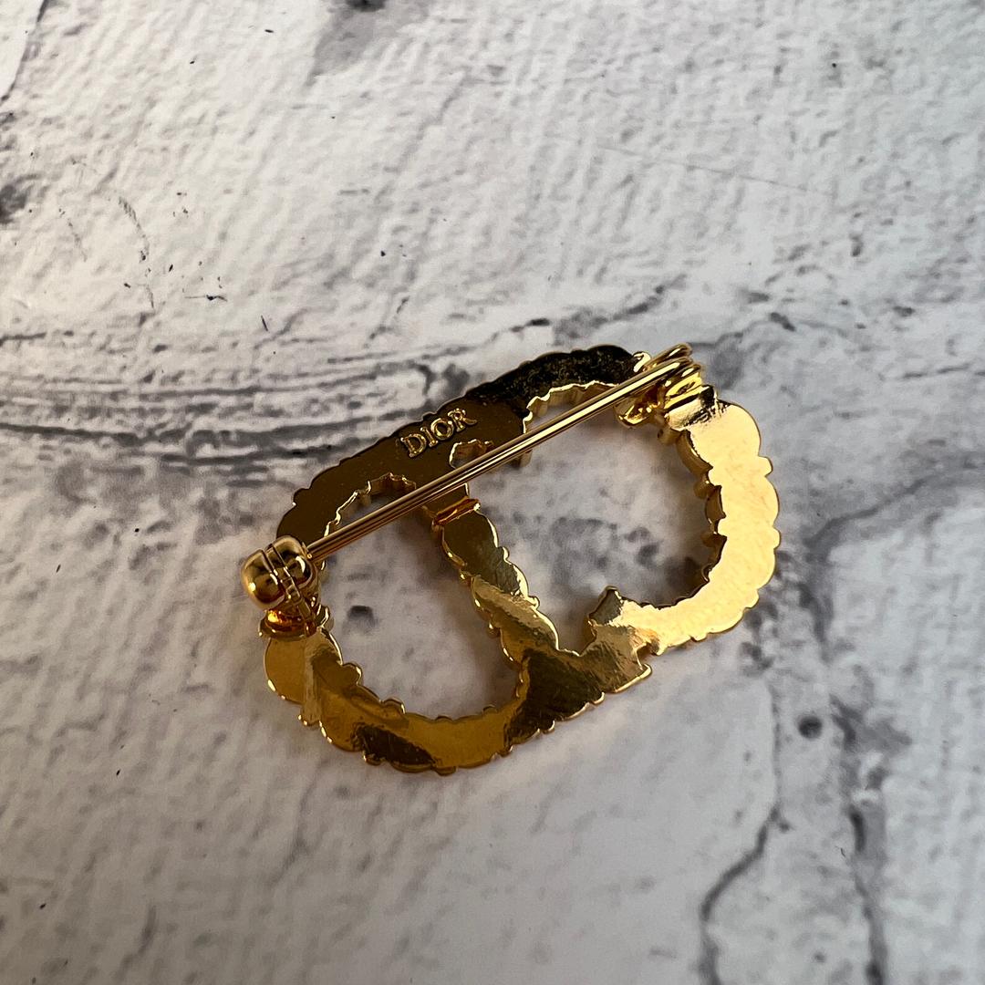 Dior ディオール　CDロゴ ストーン ブローチ ゴールド A-9220