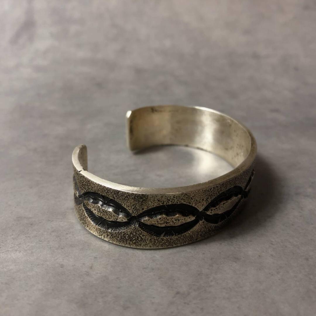 GQ3091◇Navajo : LEONARD MALONEY シルバーバングル