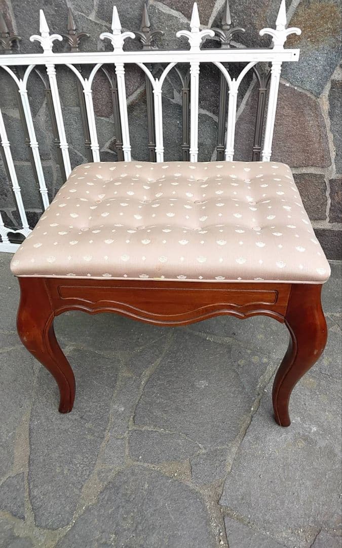 青商品です。　海外ビンテージスツール猫脚