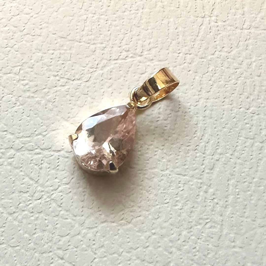 未使用 モルガナイト K18 ペンダントトップ ペアシェイプ