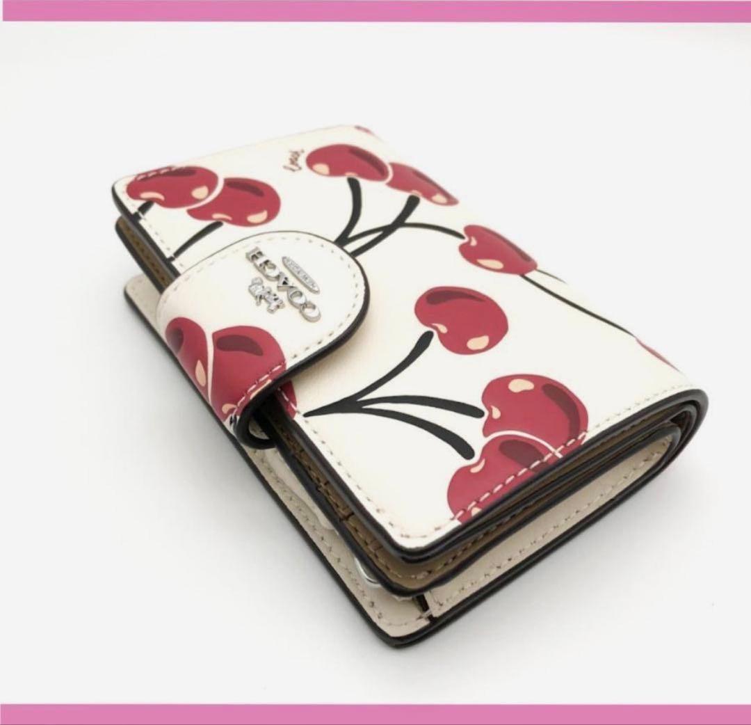 初売り人気COACH コーチ いちご柄チェリー二つ折り財布