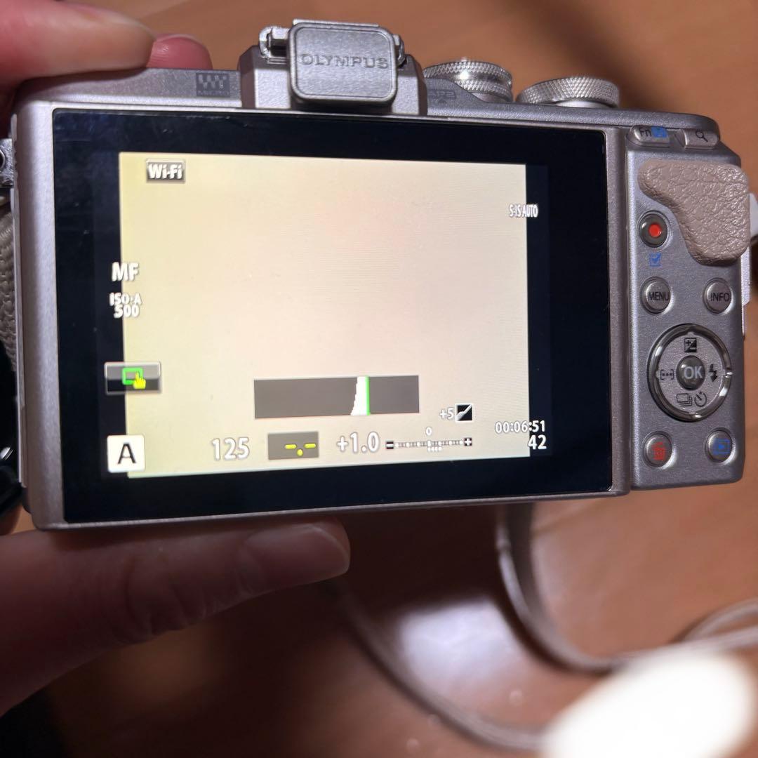 OLYMPUS PEN E-PL8 ミラーレス一眼 ホワイト オリンパス