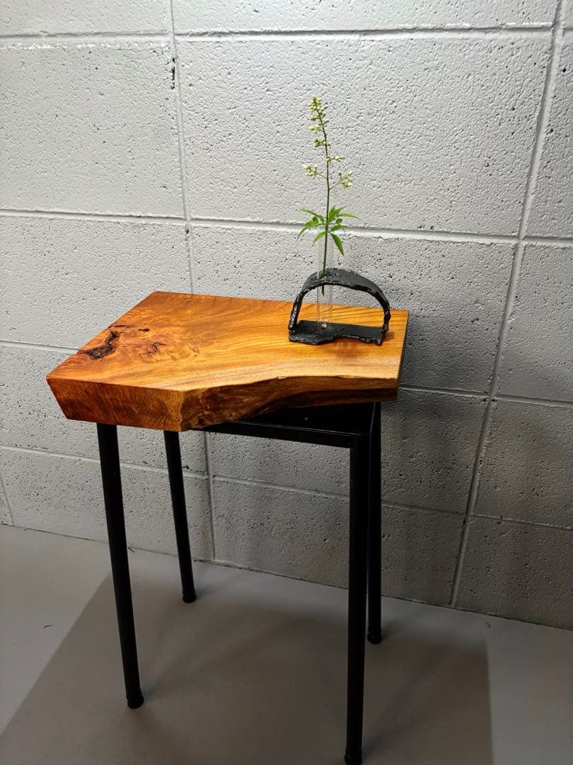 欅サイドテーブル　一枚板　自然木　無垢材