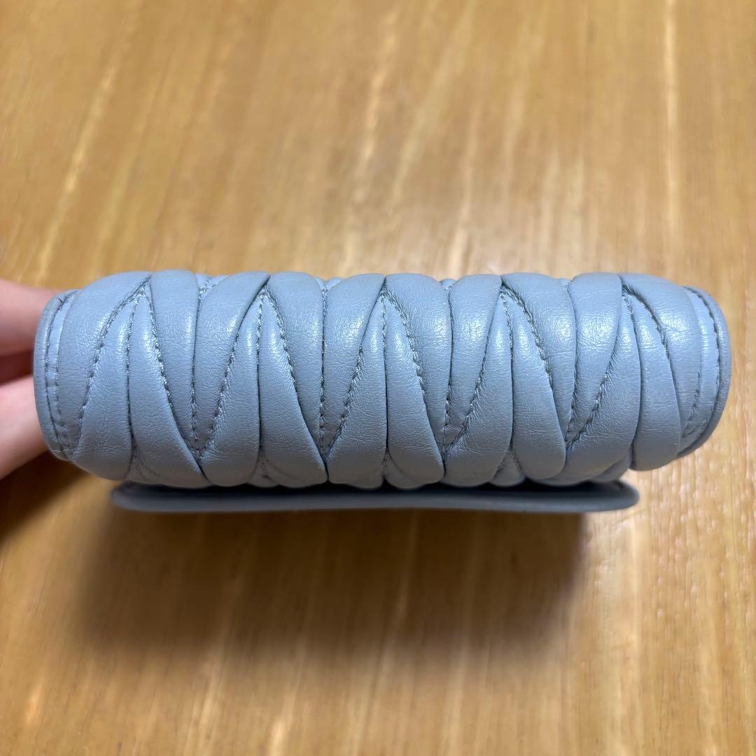 MIU MIU マテラッセ 折り財布 水色【極美品】