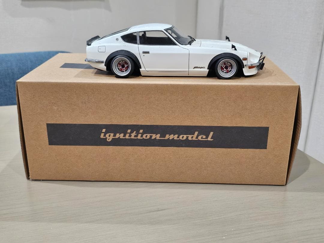 ignitionmodel　1/18　ニッサン フェアレディZ S30
