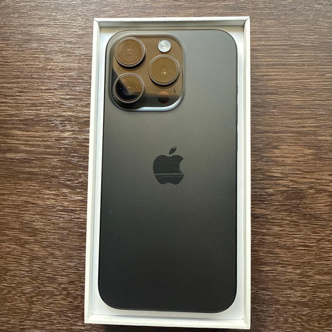 Apple iPhone 15 Pro 128GB ブラックチタニウム 本体