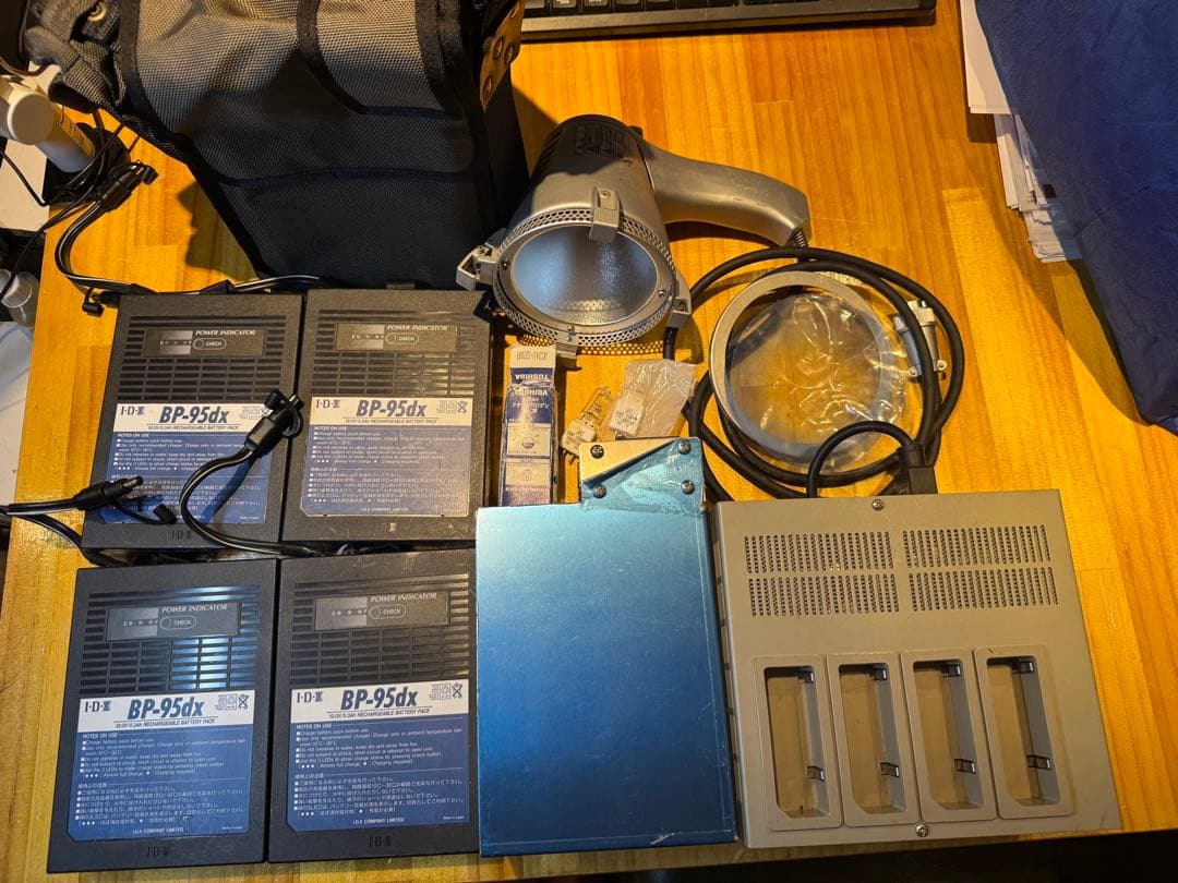 東芝ライテック　撮影用バッテリーライトセット一式