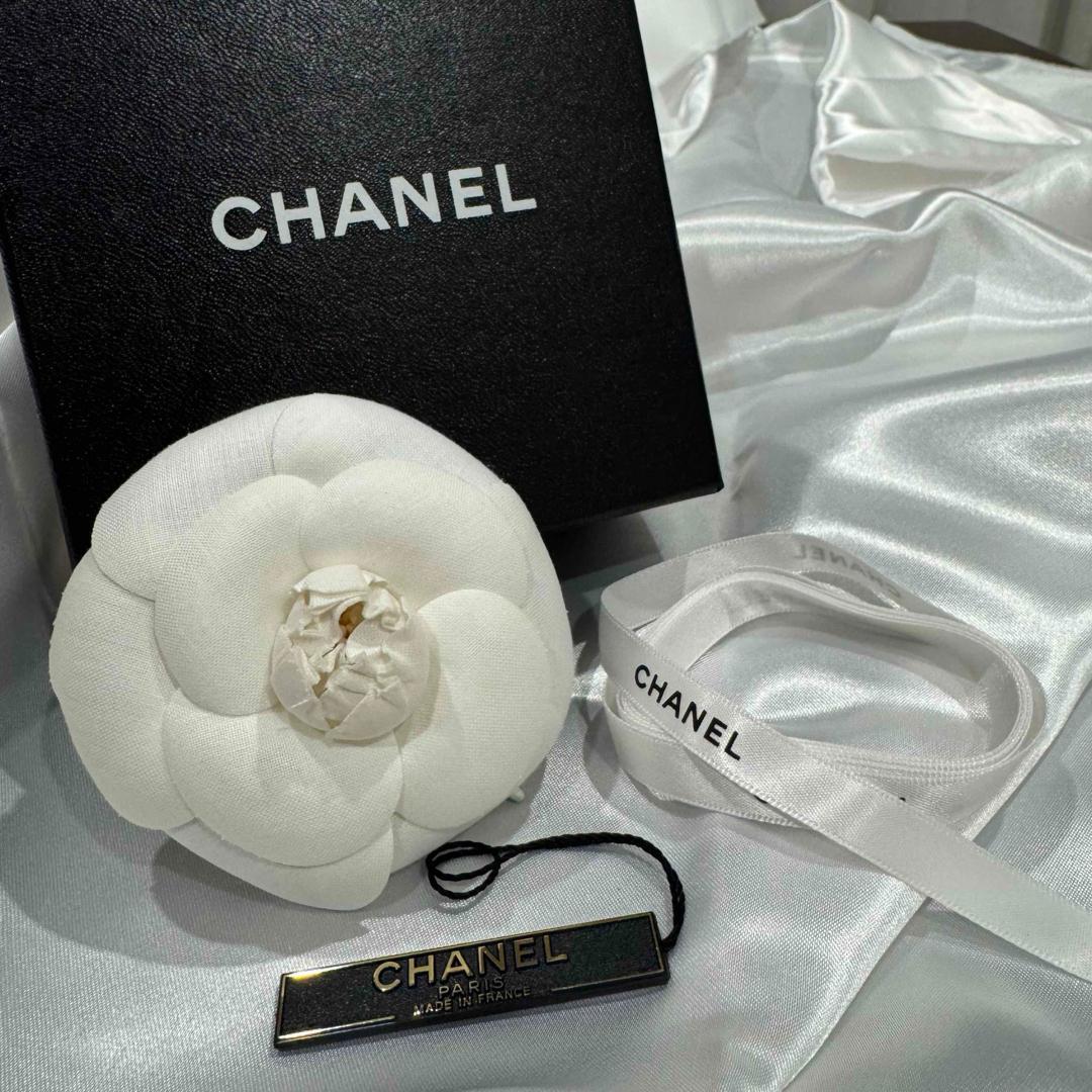 CHANEL シャネル カメリア コサージュ ブローチ ホワイト　卒業式　入学式