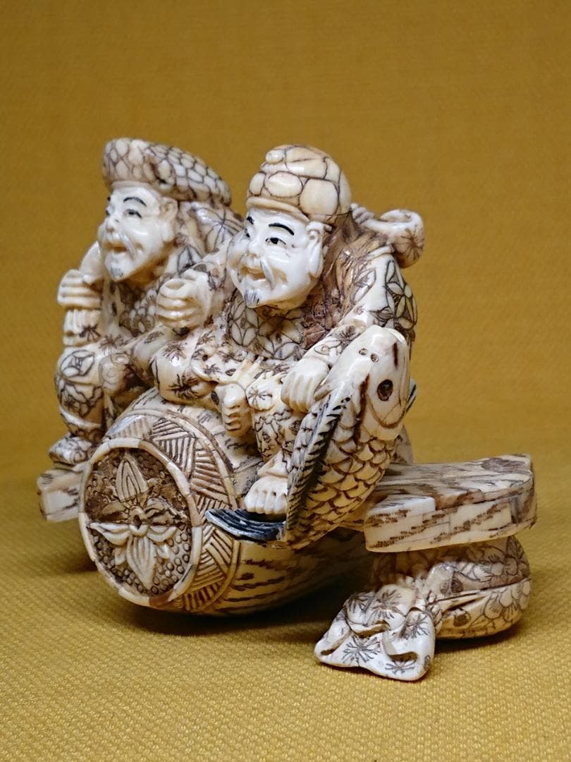 細密彫刻　天然素材　大黒天　恵比寿　置物　インテリア　工芸品　美術品　A3382
