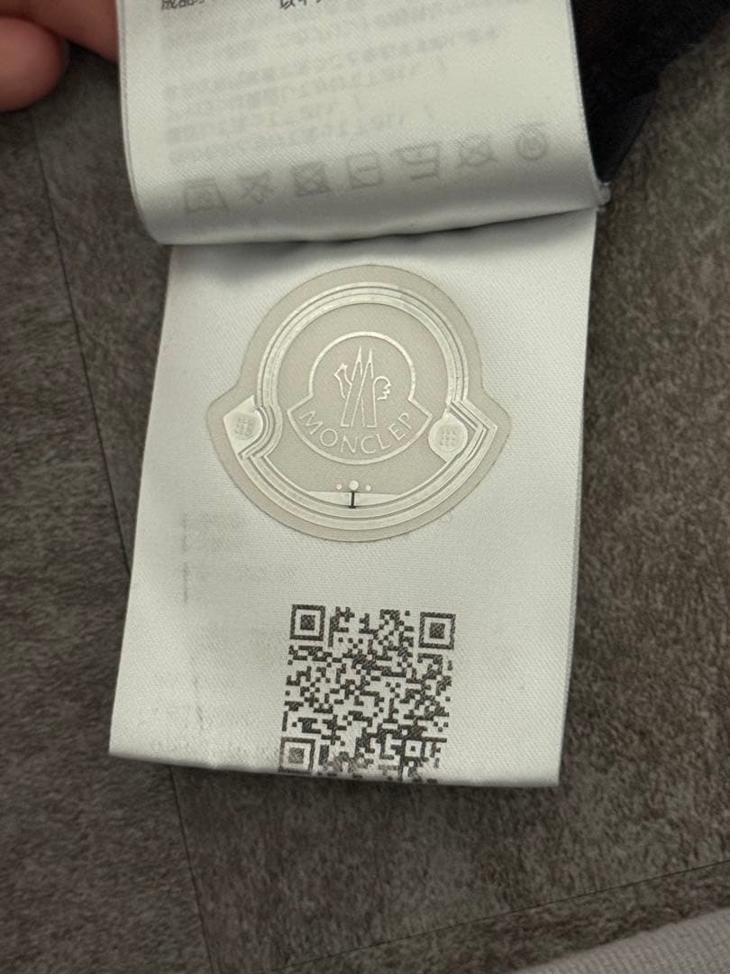 MONCLER ロゴ入りTシャツ