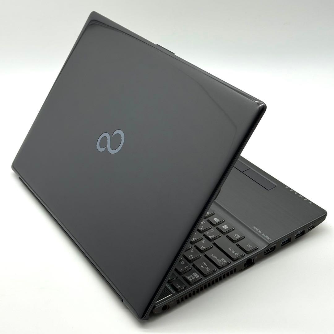 美品 富士通 ノートパソコン 第8世代i7 32GB NVMe512 起動16秒