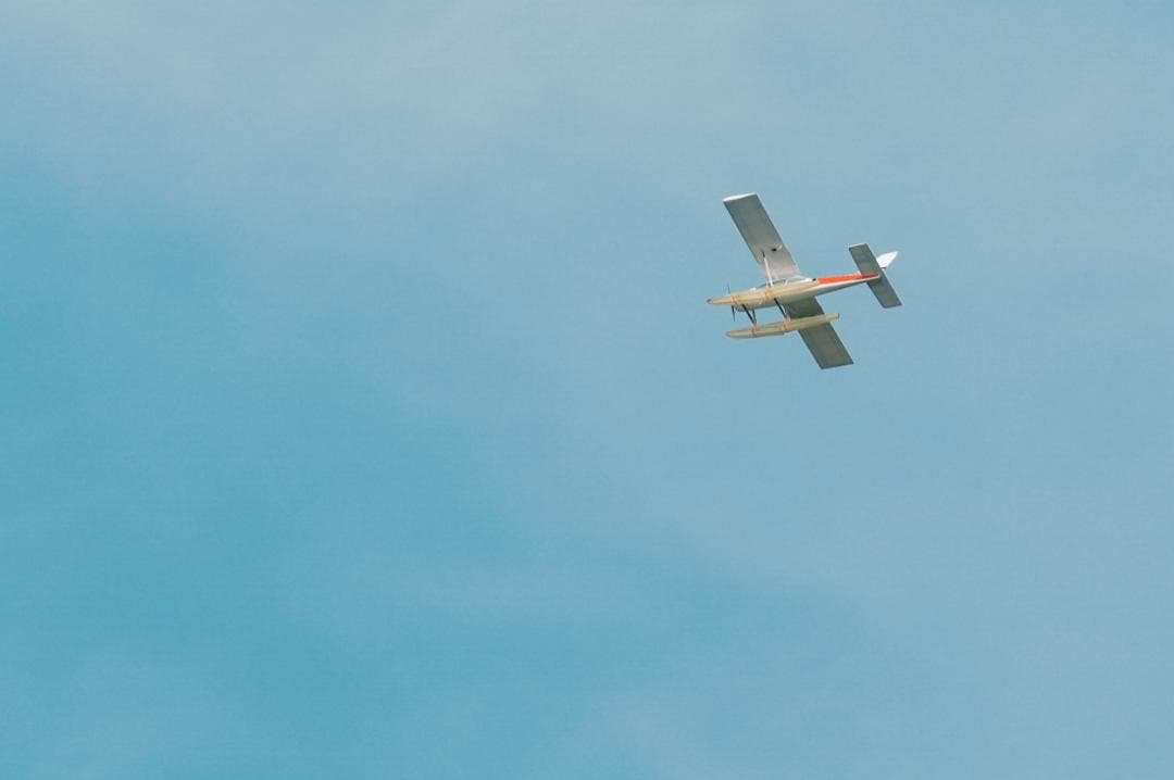 ラジコン飛行機　水上機　セスナ182セミスケール電動機　フロートプレーン