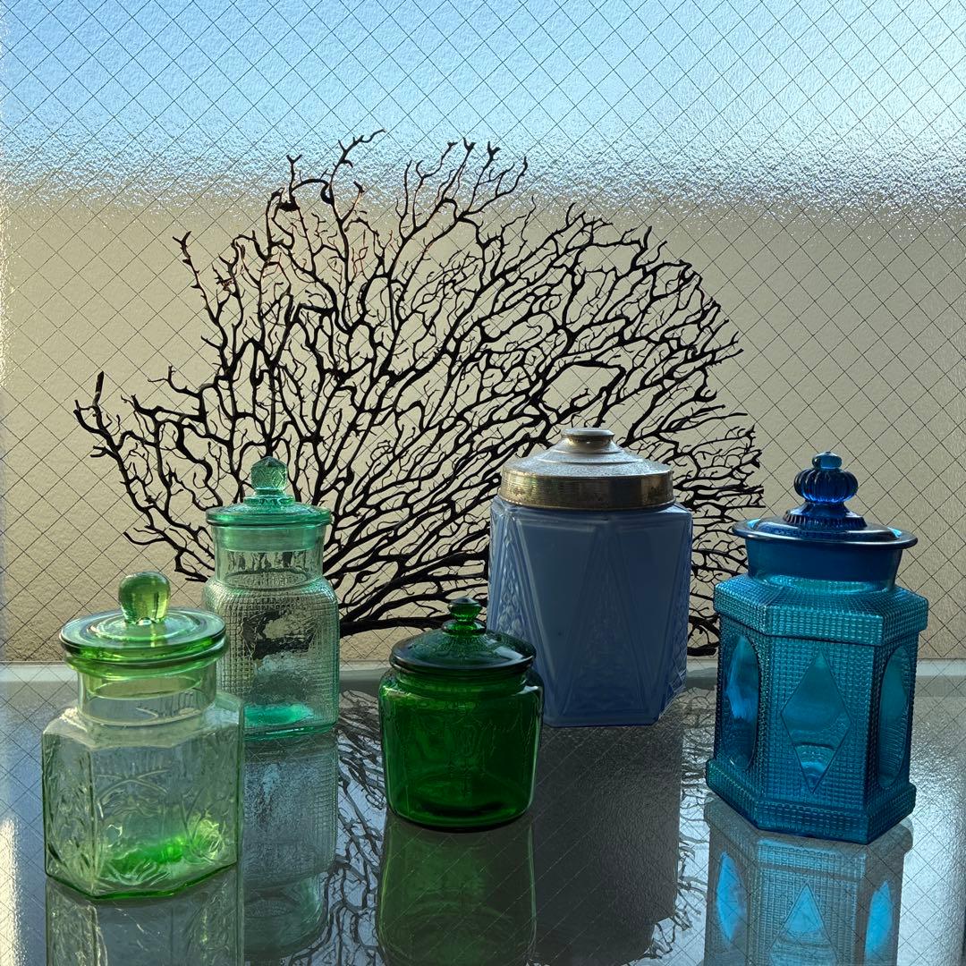 骨董　時代ガラス　吉祥　瓔珞紋プレス　上品　緑色ガラス　極小　飴屋瓶　菓子瓶