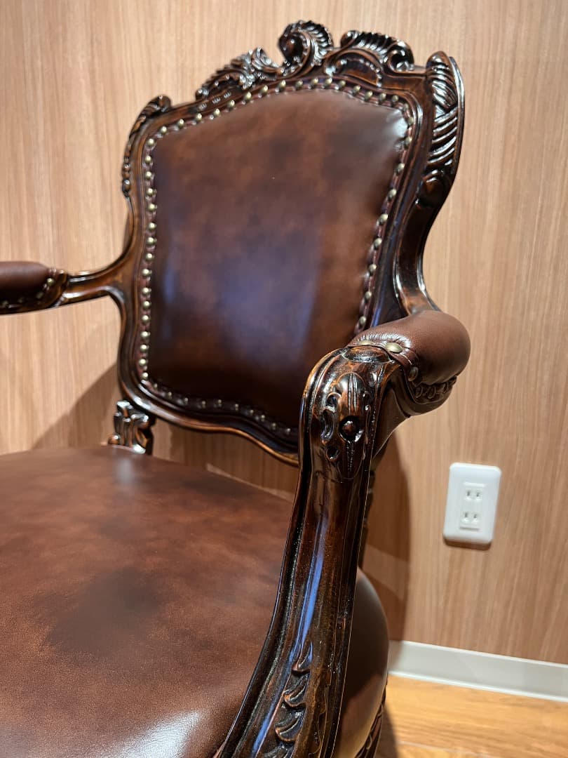 クラシックスタイル ダークブラウン レザー椅子