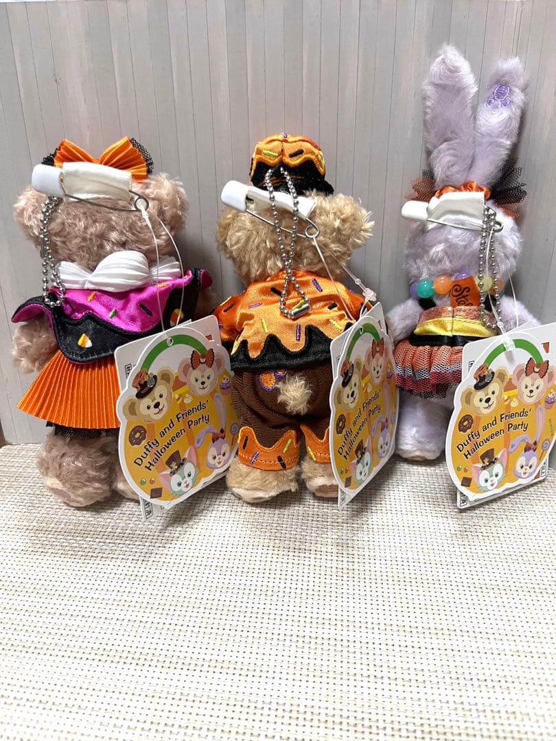 ディズニー　ハロウィン　ダッフィー　シェリーメイ　ステラルー　ぬいぐるみバッジ