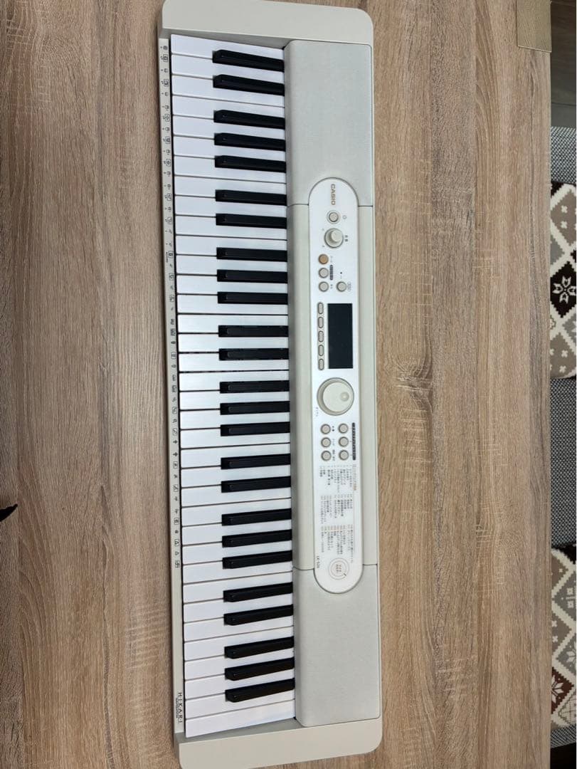 CASIO LK-526 ホワイト 電子キーボード！少しだけ使用