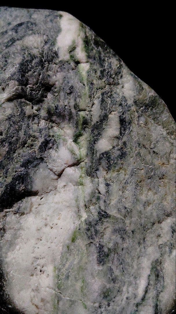 ★翡翠原石★糸魚川硬玉【小滝・転石・バレル磨き3,672ｇ】