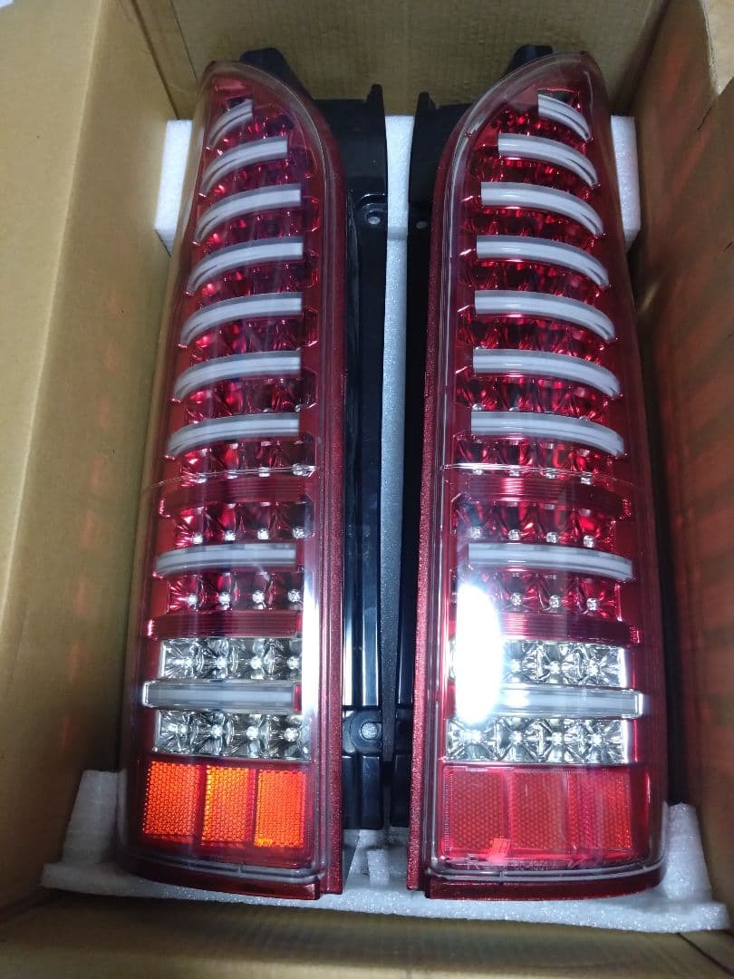 Valenti LED ハイエーステールランプ