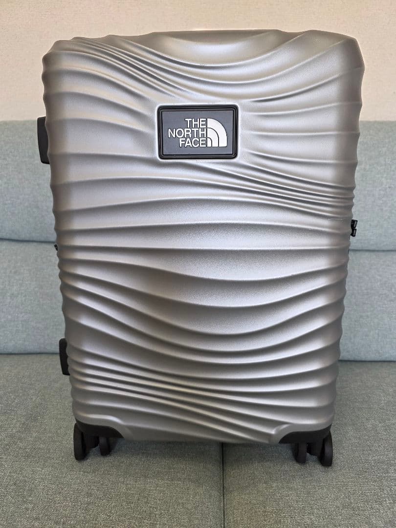 THE NORTH FACE シルバー キャリーケース、訳あり。