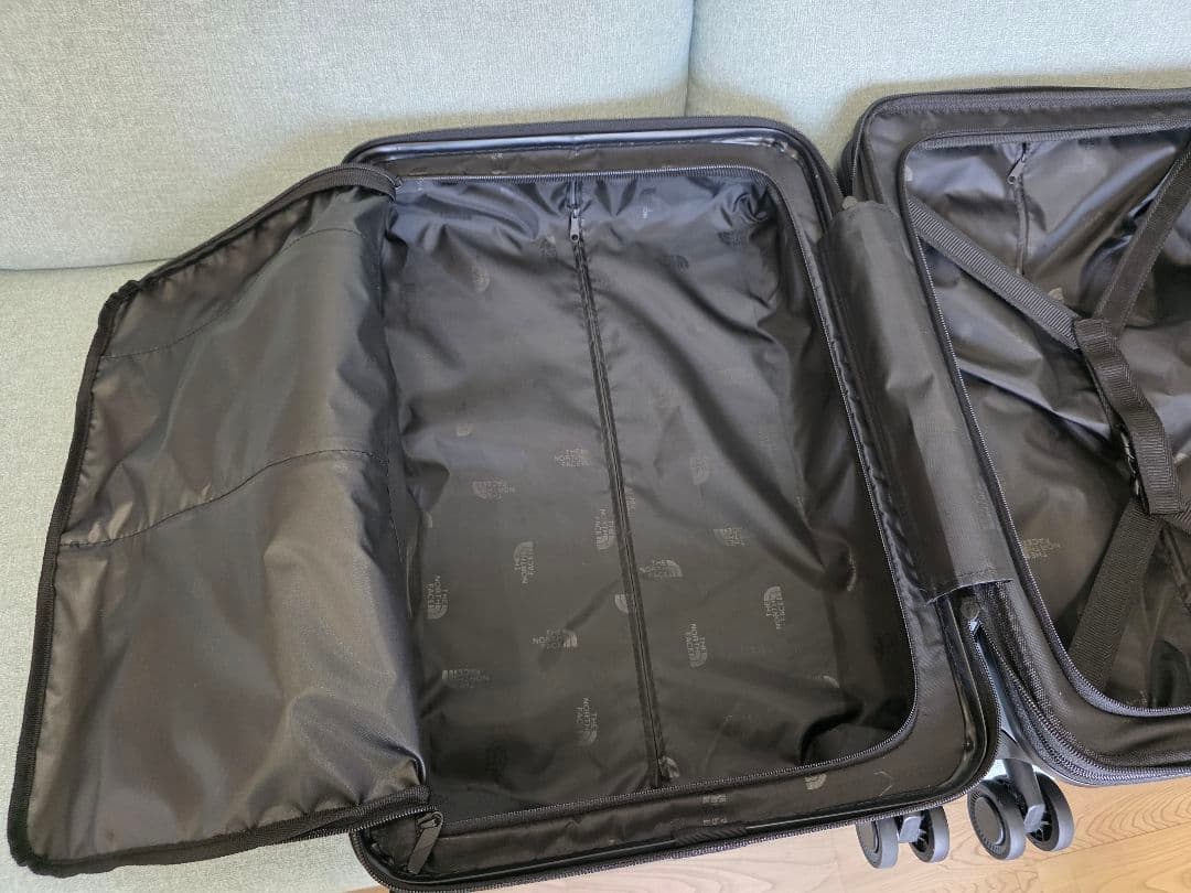 THE NORTH FACE シルバー キャリーケース、訳あり。