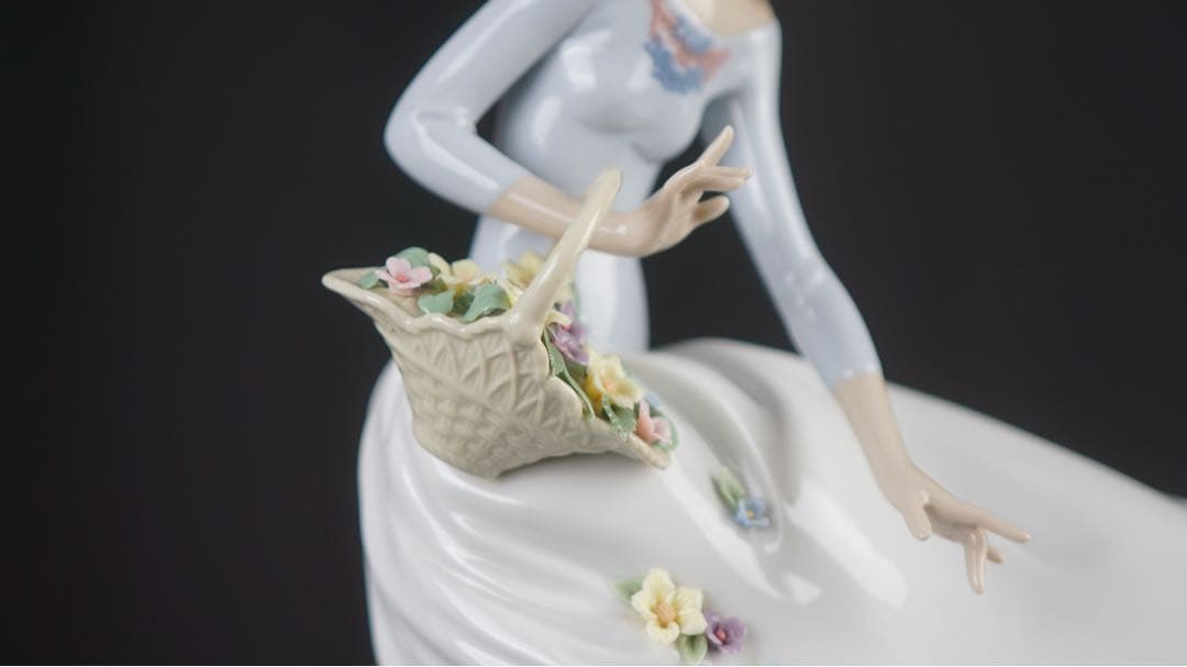 リヤドロ LLADRO 風のいたずら 01006767 置物 花 女性 美品