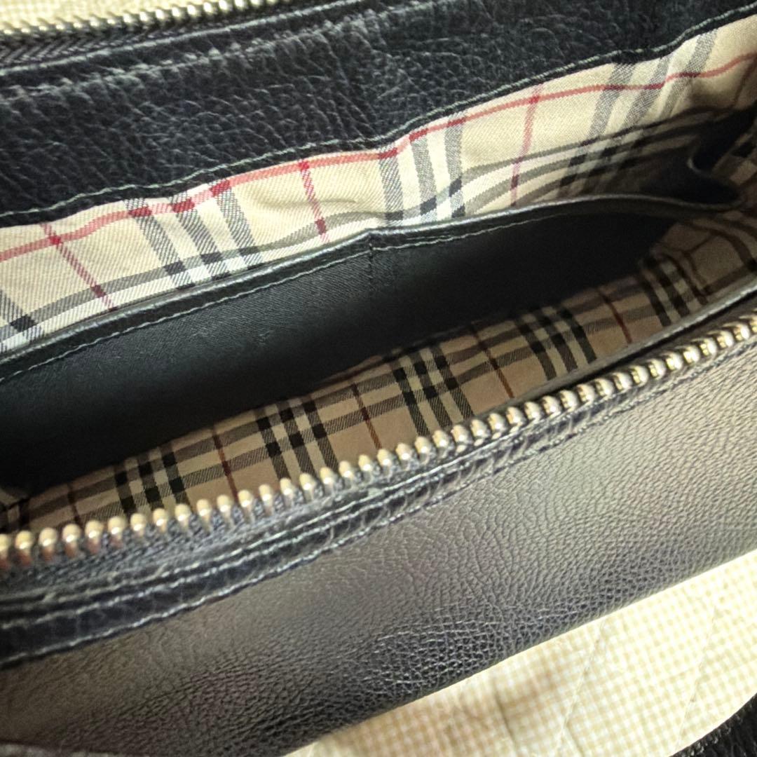 バーバリー　ハンドバッグ、肩掛け　黒　革製品　内側チェック柄　【値下げ不可】