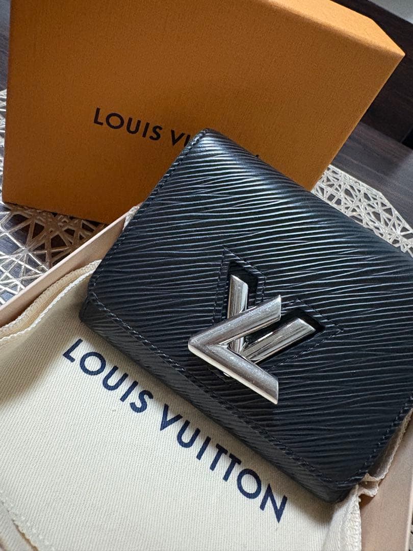 LOUIS VUITTON エピ ポルトフォイユ・ツイスト