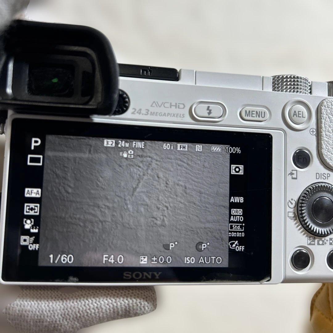 【美品】SONY α6000 ボディILCE-6000 ホワイト