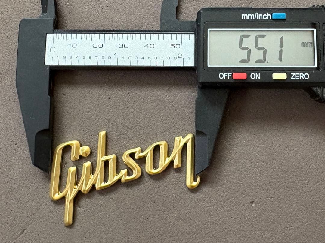 ち*須様 レイズドロゴ　ゴールド