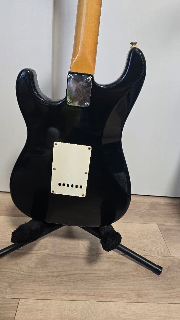 ブラック エレキギター ストラトキャスタータイプ