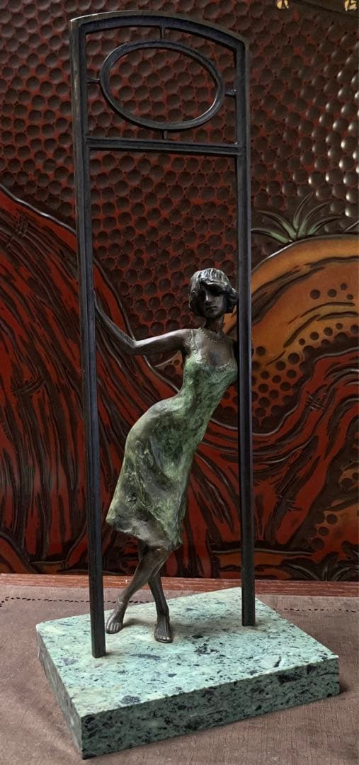 Laszlo Kutasの立像