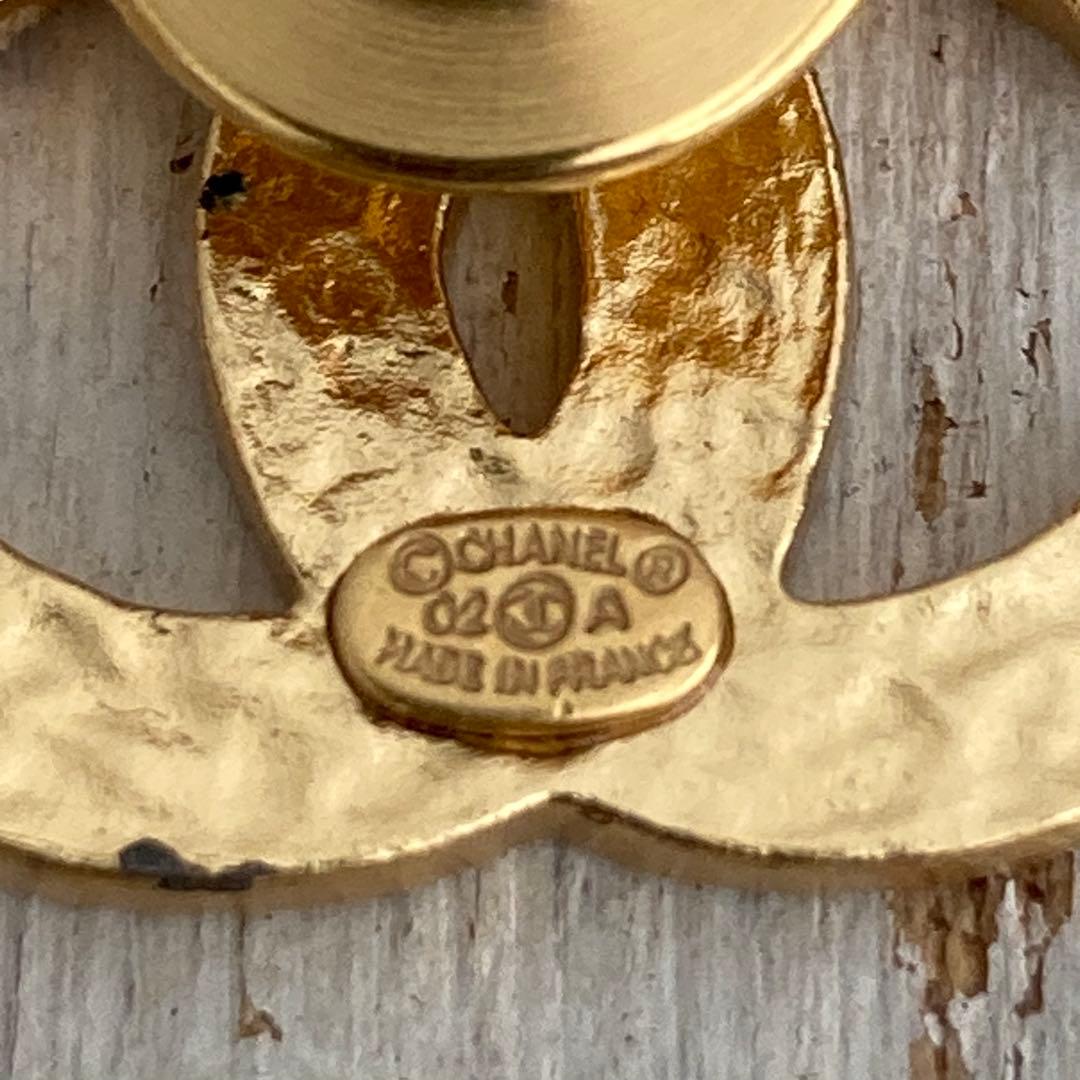CHANELシャネル ピンブローチココマークブラックCC 02A ゴールドカラー