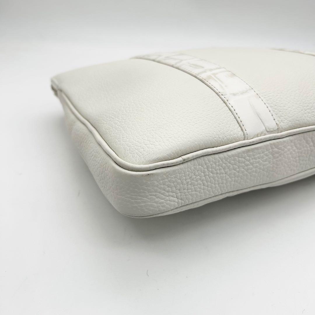 未使用級　バジョルゴ　ビジネスバッグ　クロコ型押し　レザー　ロゴ　白　A4可能