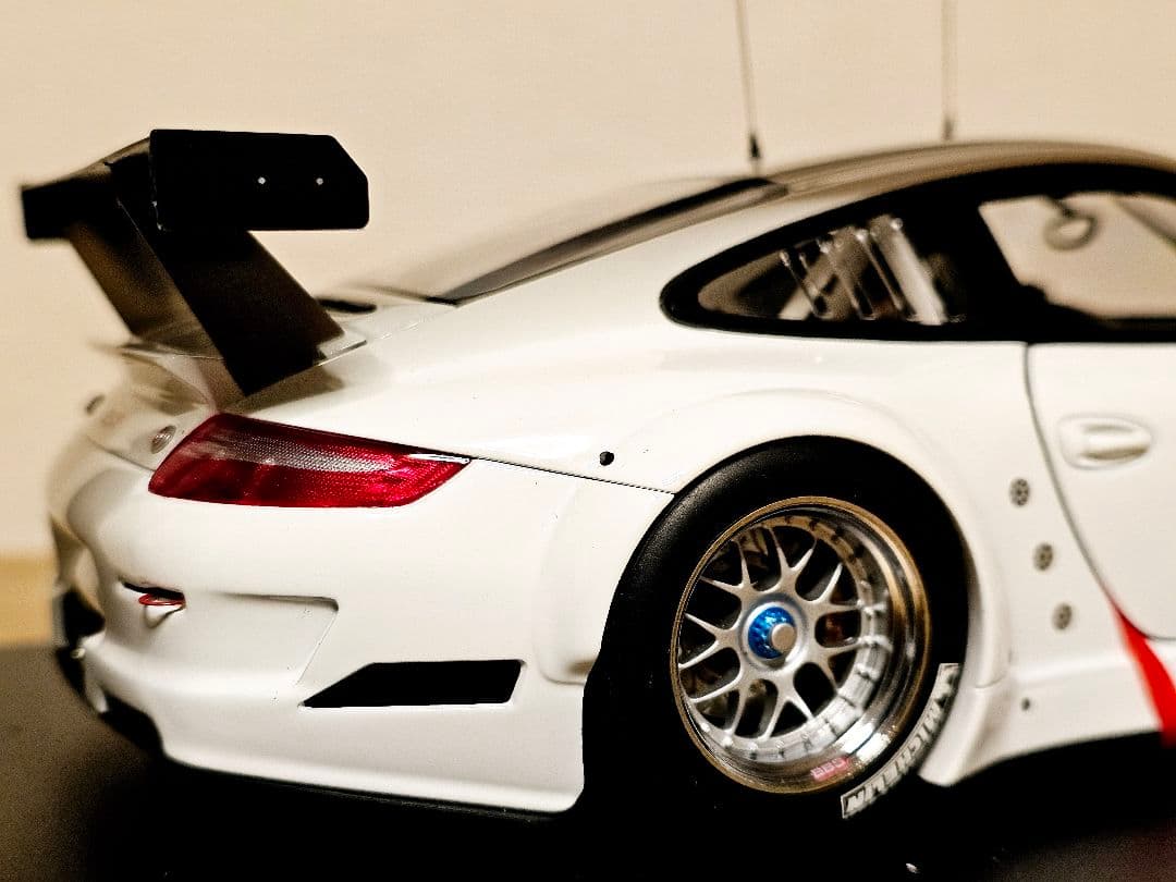 オートアート1/18ポルシェ911(997) GT3RSR 2010