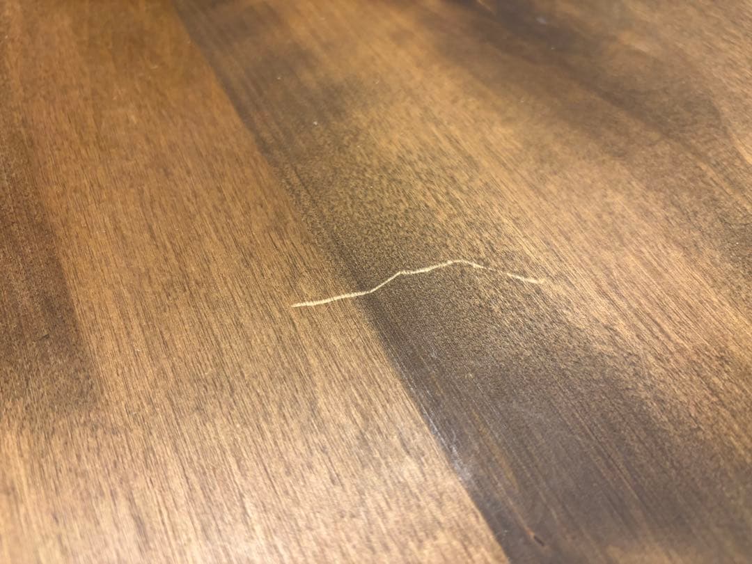 木製ブラウンダイニングテーブル