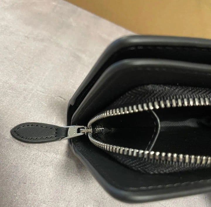 新品未使用コーチ二つ折り財布ブラックシグネチャーレディースメンズ送料無料即日発送