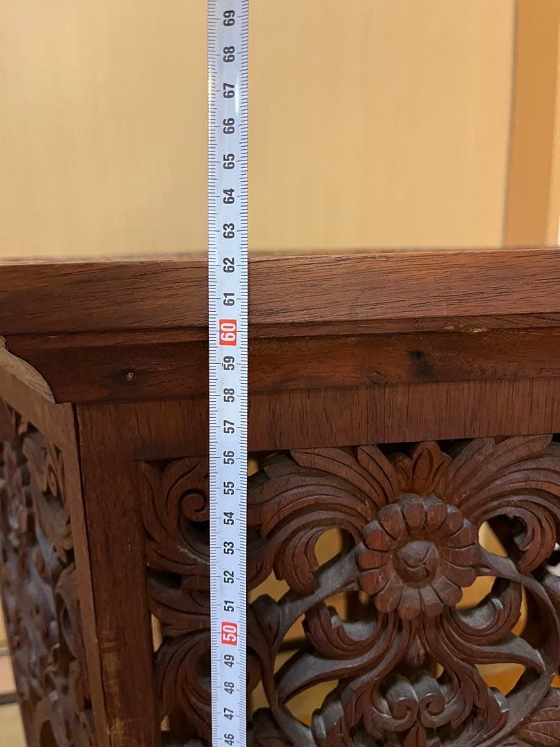 木彫りアンティーク　サイドテーブル 62cm