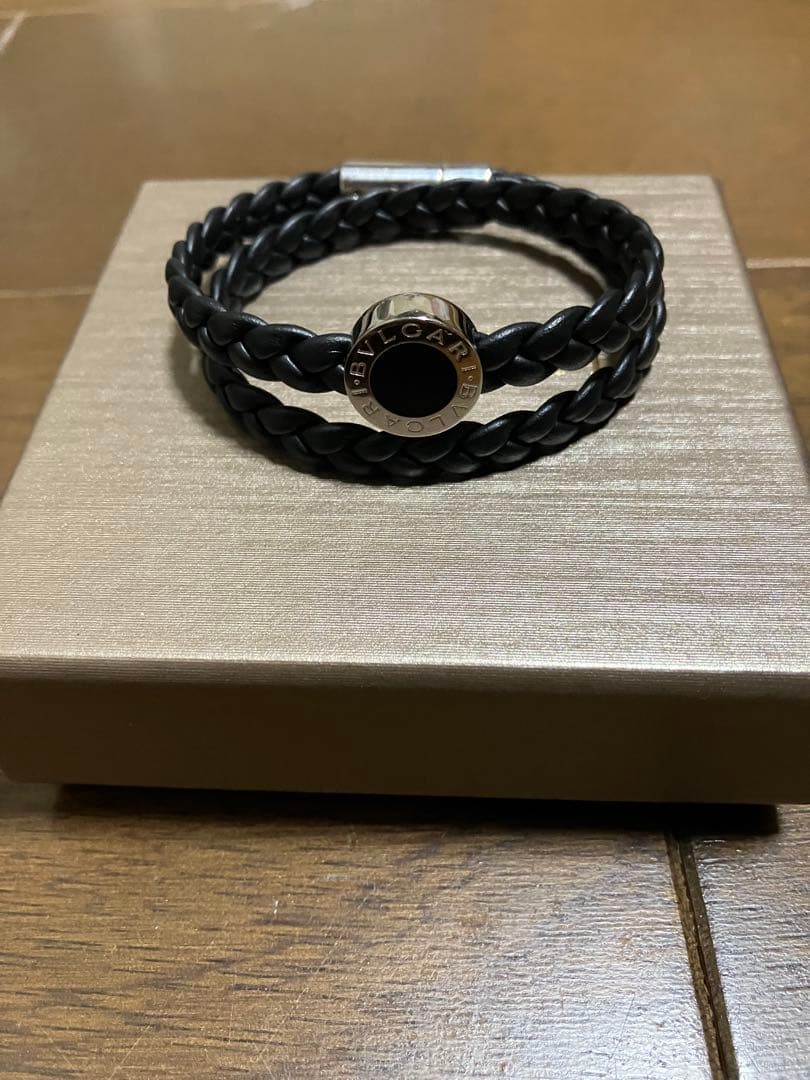 BVLGARI ブラックレザーブレスレット